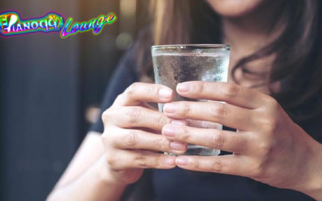 Wajib Tahu, 6 Manfaat Minum Air Hangat di Pagi Hari