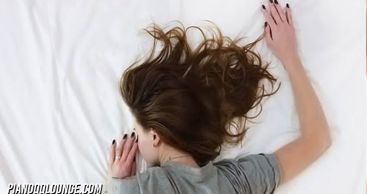 3 Bahaya Mengancam yang Muncul dari Kebiasaan Tidur Telungkup